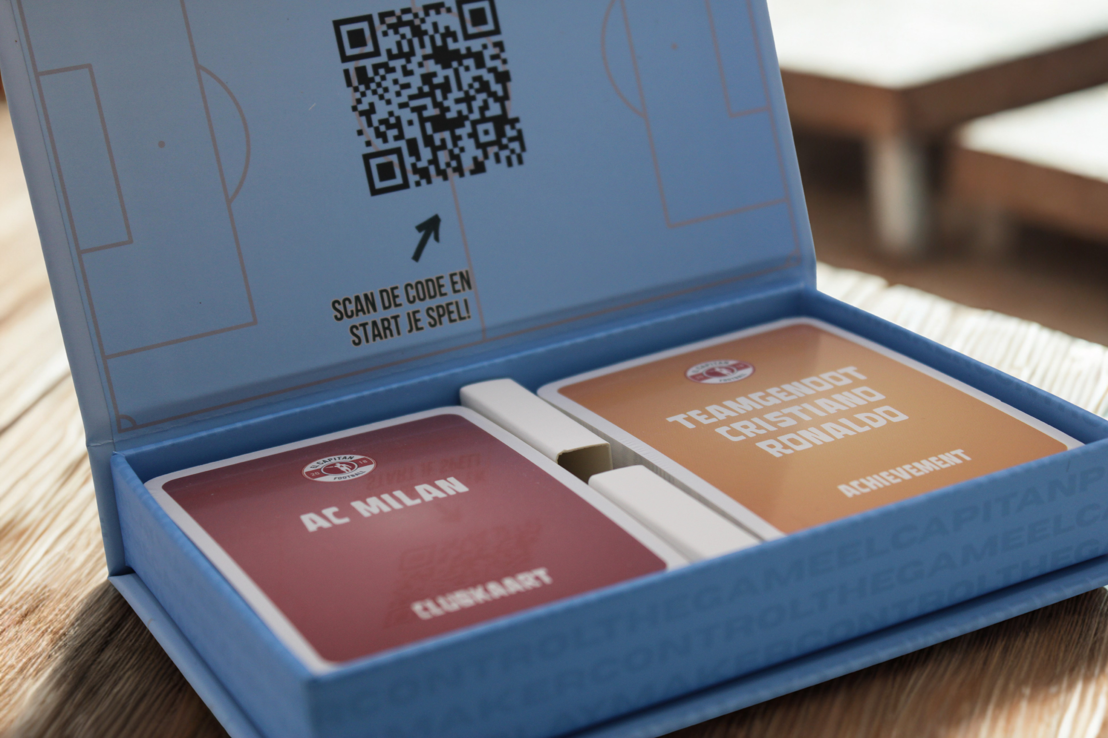 El Capitan Playmaker open doos met QR-code en kaarten